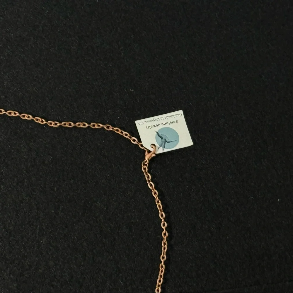 Elegant Gold Leaf Pendant Necklace